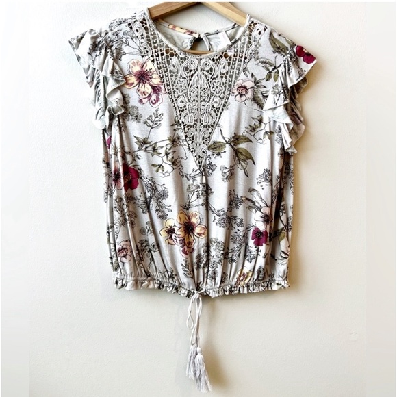 Xhileration Crotchet & Floral ruffle sleeves hassle Top Small white & pink - Picture 6 of 6